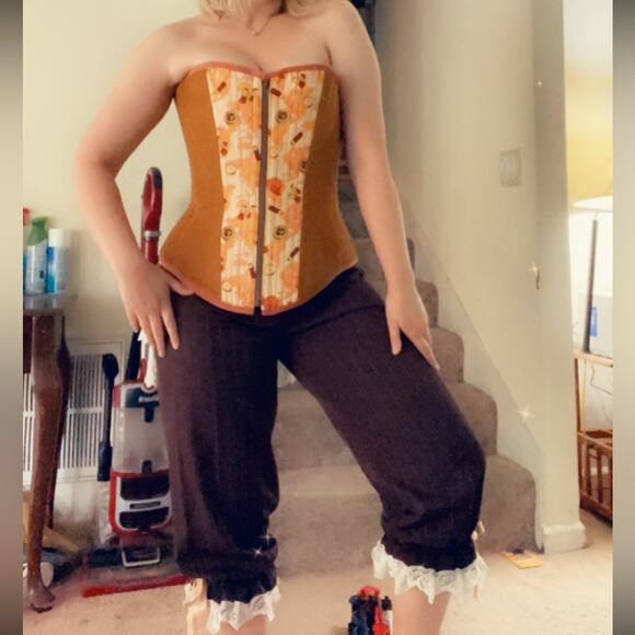 Custom Victorian corset and tailcoat - Picture 8 of 12